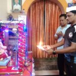 आमदार काशिनाथ दाते यांचा साधेपणा: कार्यकर्त्याला गणपती आरतीचा मान