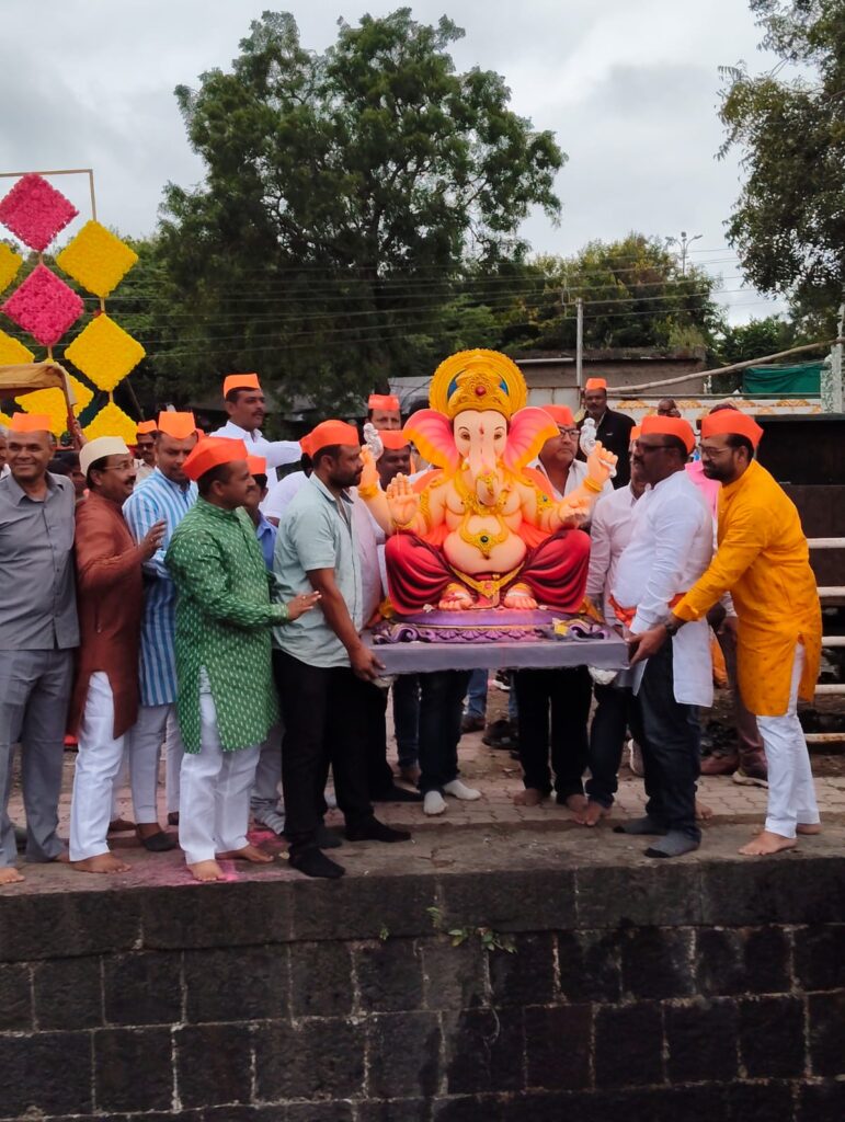 पारनेर शहरातील जयभवानी गणेश मित्र मंडळाचा लाडक्या बाप्पाला निरोप