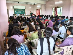 भाषा माणसांना जोडण्याचे काम करते. : डॉ. ॠचा शर्मा