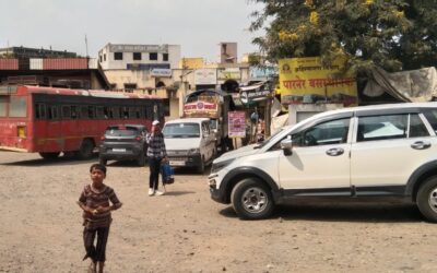 पारनेरच्या बसस्थानक प्रवेशद्वारावर अनधिकृत वाहनांची वर्दळ