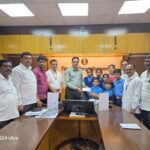 मांडवे खुर्द शाळेचा अनोखा उपक्रम: पूरग्रस्तांसाठी विद्यार्थ्यांचा मदतीचा हात